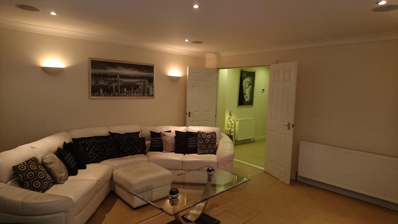 Crown Luxury Serviced Apartment Інвернесс Екстер'єр фото